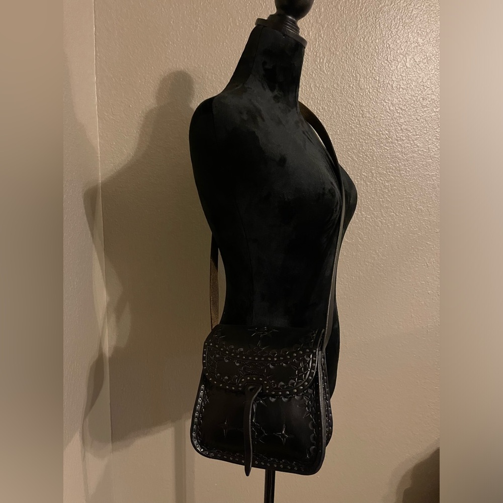 100% Mexican Leather Purse Black in color only used once
